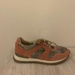 Charleston Sneakers Blush Camo Size 9